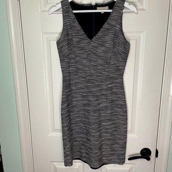 Banana Republic Women’s Woven Tweed Sheath Dress V-neck with Slit - Picture 2 of 7